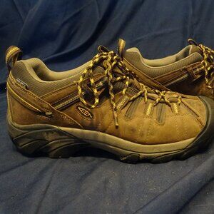 Keen hiking shoes